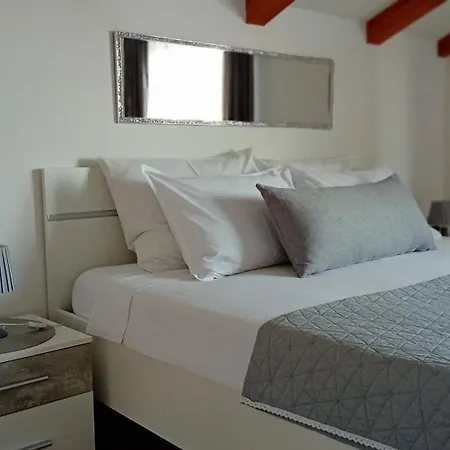 Diana,free Parking Appartement