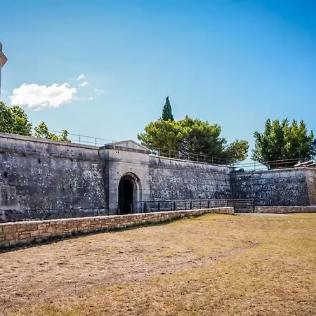 Diana,free Parking Appartement Pula
